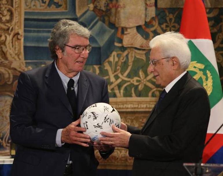Dino Zoff, 76 anni, a colloquio con il Presidente della Repubblica Mattarella al Quirinale per i 120 anni della Figc. Getty Images